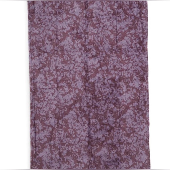 Vera Bradley Shimmer Fleece Throw Blanket in Tonal Chrysanthemums NWT - Picture 2 of 5